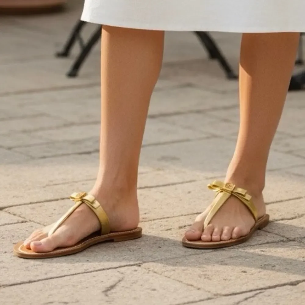 Tory Burch Leighanne Gold Metallic Leather Bow Thong Sandals Size 9